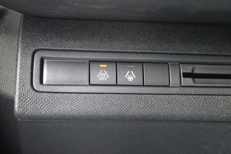 Peugeot 3008 1.2 Hybrid 136PK GT | 360° CAMERA | NAVIGATIE | ADAPTIVE CRUISE CONTROL | APPLE CARPLAY/ANDROID AUTO | CLIMATE CONTROL | 18" LICHTMETALEN VELGEN | DODEHOEK DETECTIE | KEYLESS ENTRY/START | FULL LED KOPLAMPEN | PARKEERSENSOREN VOOR EN ACHTER | DAB+ RADIO | LANE ASSIST |