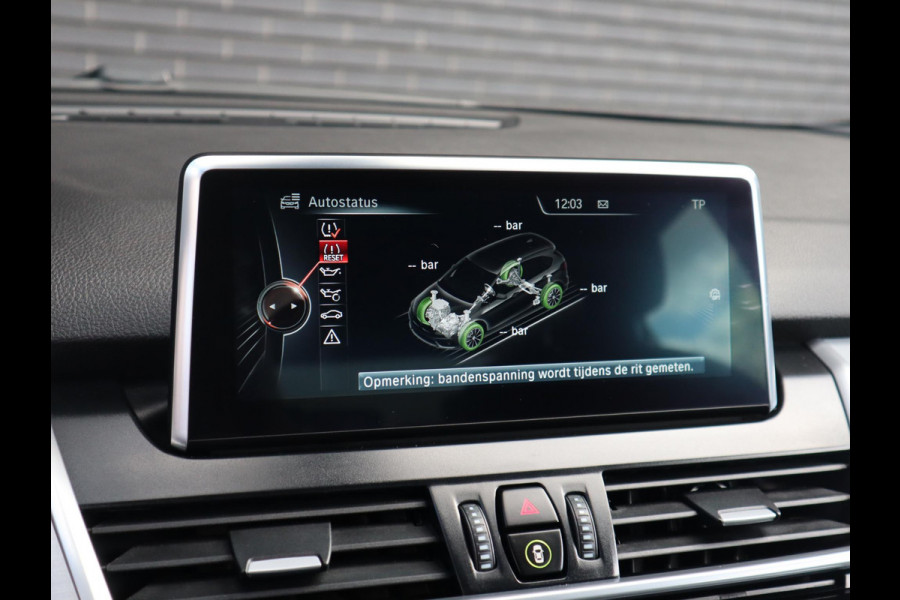 BMW 2 Serie Active Tourer 218i High Executive M Sport Pakket Automaat / Navigatie Plus / Head-Up Display / LED / 18 Inch / Leder / Parkeersensoren voor+achter / Climate Control / Stoelverwarming / Lichtpakket