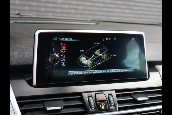 BMW 2 Serie Active Tourer 218i High Executive M Sport Pakket Automaat / Navigatie Plus / Head-Up Display / LED / 18 Inch / Leder / Parkeersensoren voor+achter / Climate Control / Stoelverwarming / Lichtpakket