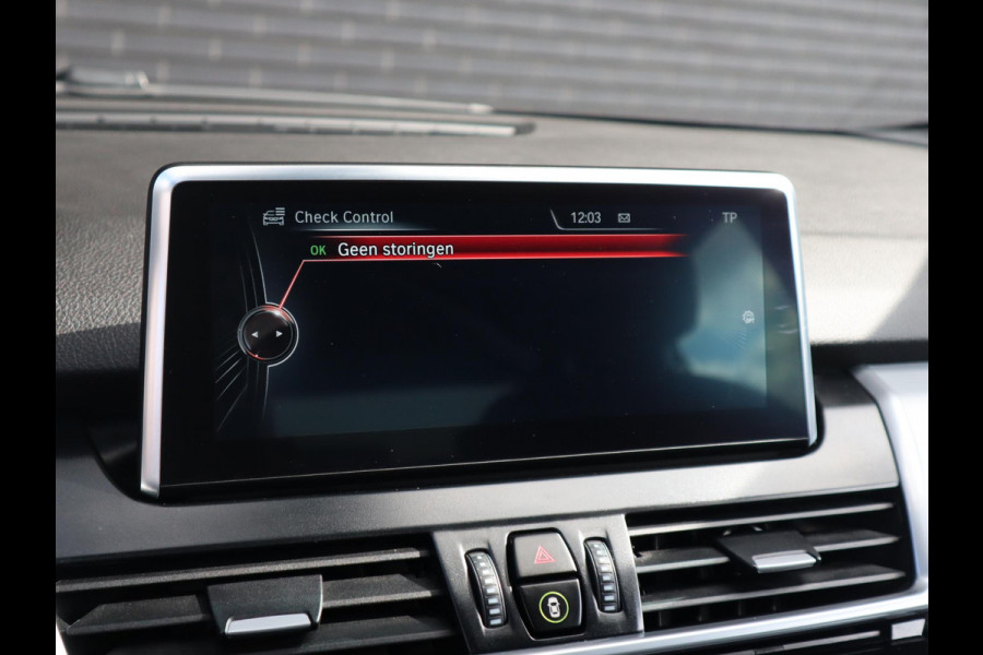 BMW 2 Serie Active Tourer 218i High Executive M Sport Pakket Automaat / Navigatie Plus / Head-Up Display / LED / 18 Inch / Leder / Parkeersensoren voor+achter / Climate Control / Stoelverwarming / Lichtpakket