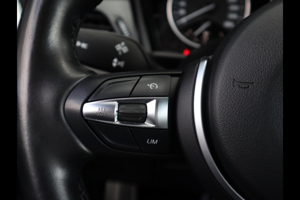 BMW 2 Serie Active Tourer 218i High Executive M Sport Pakket Automaat / Navigatie Plus / Head-Up Display / LED / 18 Inch / Leder / Parkeersensoren voor+achter / Climate Control / Stoelverwarming / Lichtpakket