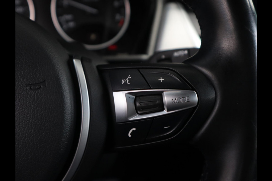 BMW 2 Serie Active Tourer 218i High Executive M Sport Pakket Automaat / Navigatie Plus / Head-Up Display / LED / 18 Inch / Leder / Parkeersensoren voor+achter / Climate Control / Stoelverwarming / Lichtpakket