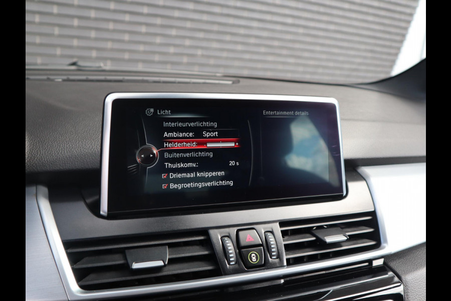 BMW 2 Serie Active Tourer 218i High Executive M Sport Pakket Automaat / Navigatie Plus / Head-Up Display / LED / 18 Inch / Leder / Parkeersensoren voor+achter / Climate Control / Stoelverwarming / Lichtpakket
