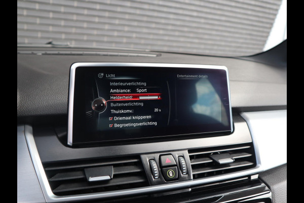 BMW 2 Serie Active Tourer 218i High Executive M Sport Pakket Automaat / Navigatie Plus / Head-Up Display / LED / 18 Inch / Leder / Parkeersensoren voor+achter / Climate Control / Stoelverwarming / Lichtpakket
