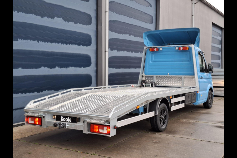 Volkswagen Crafter 35 2.0 TDI L4 Trendline OPRIJWAGEN / AMBULANCE / TRAILER / EURO 6 / LAADVERMOGEN 1500 KG !!