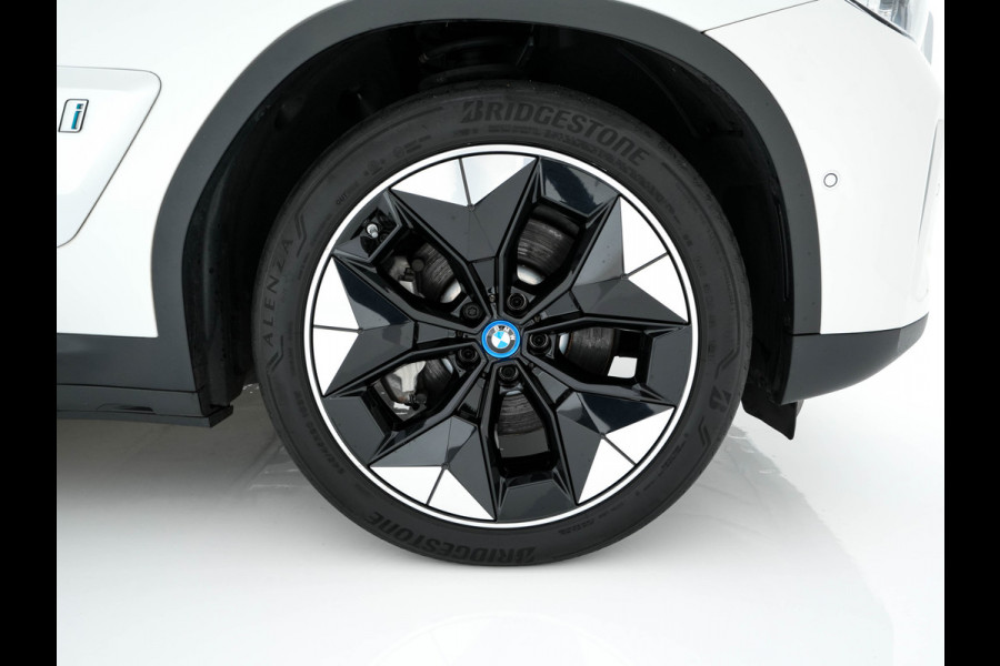 BMW iX3 High Executive 80 kWh {SOH-100%} [ 3-Fase ] (INCL.BTW) Aut. *PANO | HEAD-UP | LUXURY-LEATHER | ADAPTIVE-CRUISE | FULL-LED | BLIND-SPOT | MEMORY-PACK | DIGI-COCKPIT | HEATED-COMFORTSEATS | KEYLESS | TOP-VIEW | DAB+ | NAVI | TOWBAR | 20'