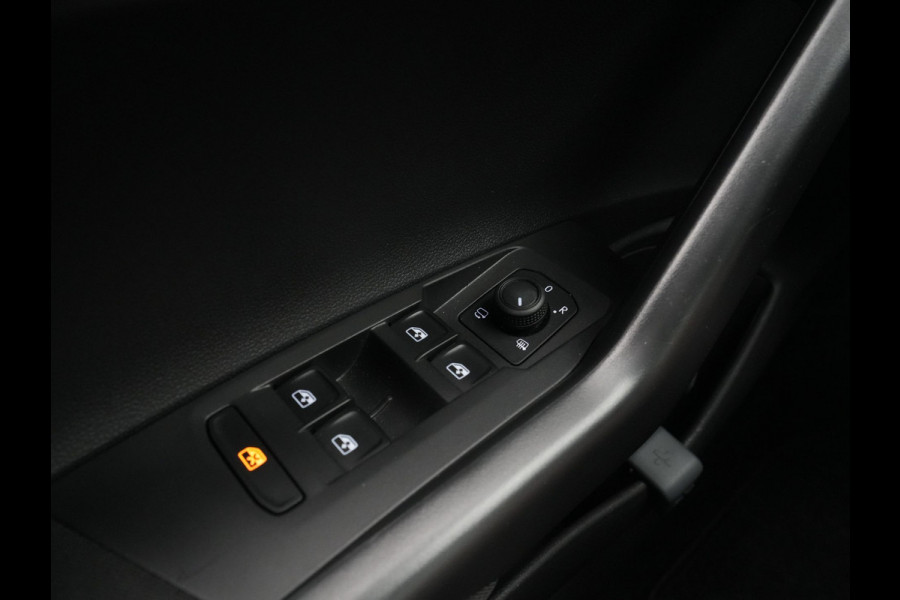 Volkswagen Polo 1.0 TSI 95pk Life Edition Navi via App Acc Pdc Camera Privacy glas Argon