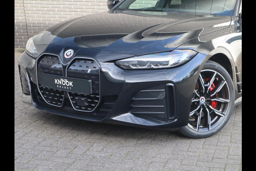 BMW i4 eDrive40 High Executive M Sport Pakket Automaat / Live Cockpit Professional / Schuif-/kanteldak / Driving Assistant / Leder / Hifi / M Sportremsysteem / Stoelverwarming / Extra Getint Glas /  M Achterspoiler / Shadow Line