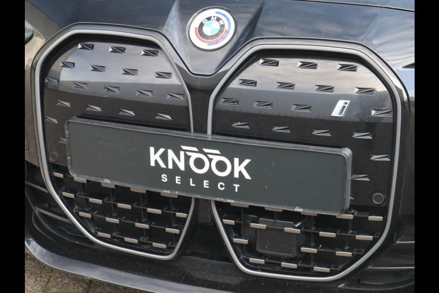BMW i4 eDrive40 High Executive M Sport Pakket Automaat / Live Cockpit Professional / Schuif-/kanteldak / Driving Assistant / Leder / Hifi / M Sportremsysteem / Stoelverwarming / Extra Getint Glas /  M Achterspoiler / Shadow Line
