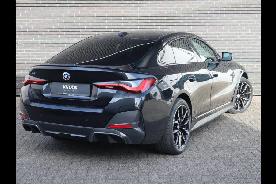 BMW i4 eDrive40 High Executive M Sport Pakket Automaat / Live Cockpit Professional / Schuif-/kanteldak / Driving Assistant / Leder / Hifi / M Sportremsysteem / Stoelverwarming / Extra Getint Glas /  M Achterspoiler / Shadow Line