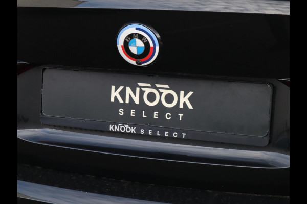 BMW i4 eDrive40 High Executive M Sport Pakket Automaat / Live Cockpit Professional / Schuif-/kanteldak / Driving Assistant / Leder / Hifi / M Sportremsysteem / Stoelverwarming / Extra Getint Glas /  M Achterspoiler / Shadow Line