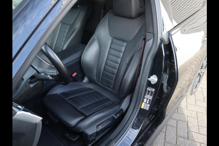 BMW i4 eDrive40 High Executive M Sport Pakket Automaat / Live Cockpit Professional / Schuif-/kanteldak / Driving Assistant / Leder / Hifi / M Sportremsysteem / Stoelverwarming / Extra Getint Glas /  M Achterspoiler / Shadow Line
