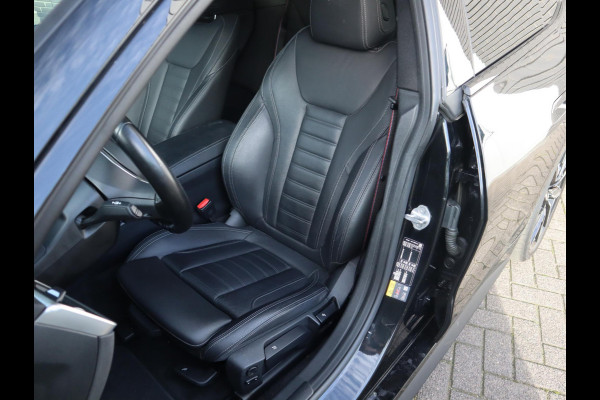 BMW i4 eDrive40 High Executive M Sport Pakket Automaat / Live Cockpit Professional / Schuif-/kanteldak / Driving Assistant / Leder / Hifi / M Sportremsysteem / Stoelverwarming / Extra Getint Glas /  M Achterspoiler / Shadow Line