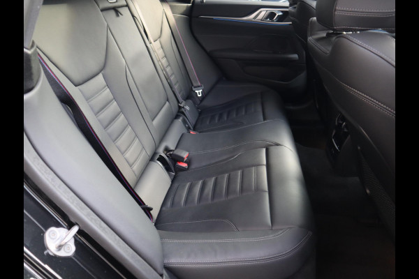 BMW i4 eDrive40 High Executive M Sport Pakket Automaat / Live Cockpit Professional / Schuif-/kanteldak / Driving Assistant / Leder / Hifi / M Sportremsysteem / Stoelverwarming / Extra Getint Glas /  M Achterspoiler / Shadow Line