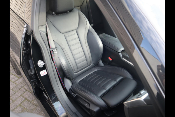 BMW i4 eDrive40 High Executive M Sport Pakket Automaat / Live Cockpit Professional / Schuif-/kanteldak / Driving Assistant / Leder / Hifi / M Sportremsysteem / Stoelverwarming / Extra Getint Glas /  M Achterspoiler / Shadow Line