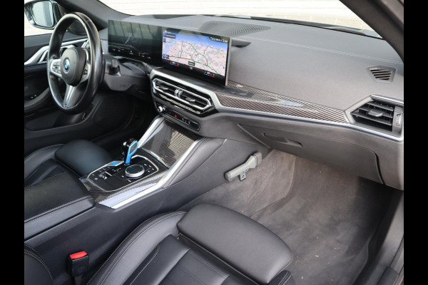 BMW i4 eDrive40 High Executive M Sport Pakket Automaat / Live Cockpit Professional / Schuif-/kanteldak / Driving Assistant / Leder / Hifi / M Sportremsysteem / Stoelverwarming / Extra Getint Glas /  M Achterspoiler / Shadow Line