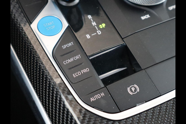 BMW i4 eDrive40 High Executive M Sport Pakket Automaat / Live Cockpit Professional / Schuif-/kanteldak / Driving Assistant / Leder / Hifi / M Sportremsysteem / Stoelverwarming / Extra Getint Glas /  M Achterspoiler / Shadow Line