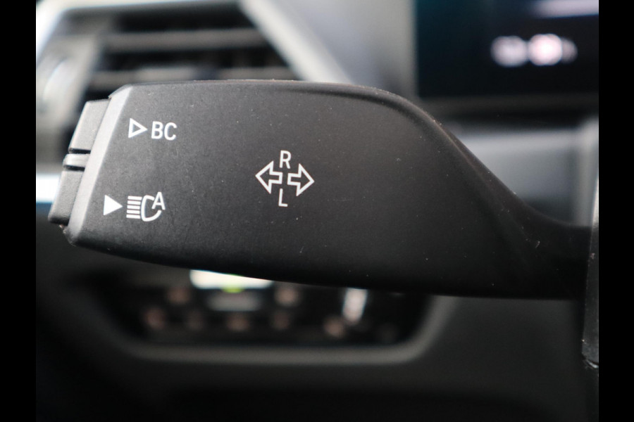 BMW i4 eDrive40 High Executive M Sport Pakket Automaat / Live Cockpit Professional / Schuif-/kanteldak / Driving Assistant / Leder / Hifi / M Sportremsysteem / Stoelverwarming / Extra Getint Glas /  M Achterspoiler / Shadow Line