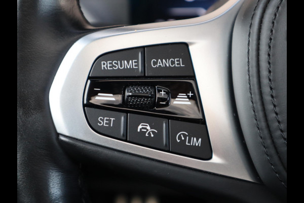 BMW i4 eDrive40 High Executive M Sport Pakket Automaat / Live Cockpit Professional / Schuif-/kanteldak / Driving Assistant / Leder / Hifi / M Sportremsysteem / Stoelverwarming / Extra Getint Glas /  M Achterspoiler / Shadow Line