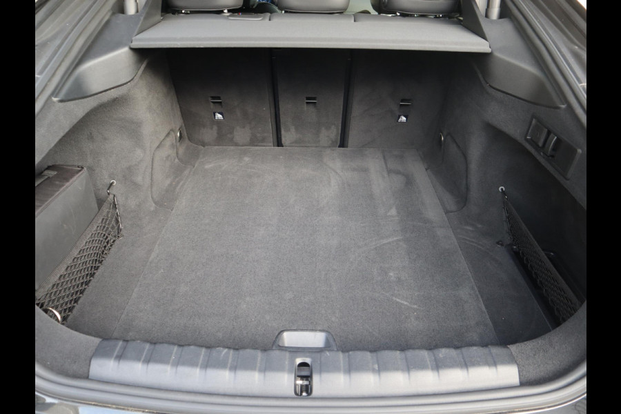 BMW i4 eDrive40 High Executive M Sport Pakket Automaat / Live Cockpit Professional / Schuif-/kanteldak / Driving Assistant / Leder / Hifi / M Sportremsysteem / Stoelverwarming / Extra Getint Glas /  M Achterspoiler / Shadow Line