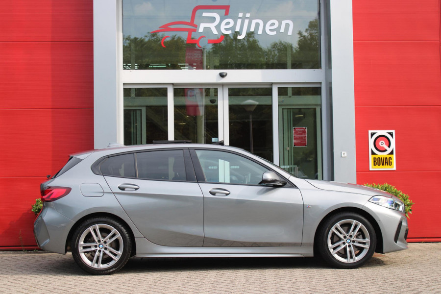 BMW 1-serie 118i 136PK INTRODUCTION EDITION M-SPORT | PANORAMISCH SCHUIF/KANTEL DAK | SHADOW LINE PAKKET | SFEER VERLICHTING | LEDEREN BEKLEDING "DAKOTA GEPERFOREERD" | ACHTERUITRIJ CAMERA | PARKEERSENSOREN VOOR EN ACHTER | ALARM | STOEL VERWARMING | DRAADLOZE APPLE CARPLAY/ANDROID AUTO | LICHTMETALEN VELGEN 17" | LANE ASSIST | DAB+ RADIO | SPORT STOELEN | WARMTE WEREND GLAS  | BMW LIVE COCKPIT PROFESSIONAL |