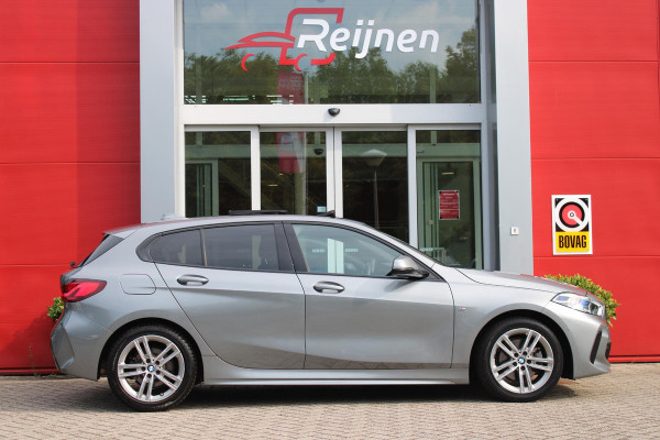 BMW 1-serie 118i 136PK INTRODUCTION EDITION M-SPORT | PANORAMISCH SCHUIF/KANTEL DAK | SHADOW LINE PAKKET | SFEER VERLICHTING | LEDEREN BEKLEDING "DAKOTA GEPERFOREERD" | ACHTERUITRIJ CAMERA | PARKEERSENSOREN VOOR EN ACHTER | ALARM | STOEL VERWARMING | DRAADLOZE APPLE CARPLAY/ANDROID AUTO | LICHTMETALEN VELGEN 17" | LANE ASSIST | DAB+ RADIO | SPORT STOELEN | WARMTE WEREND GLAS  | BMW LIVE COCKPIT PROFESSIONAL |