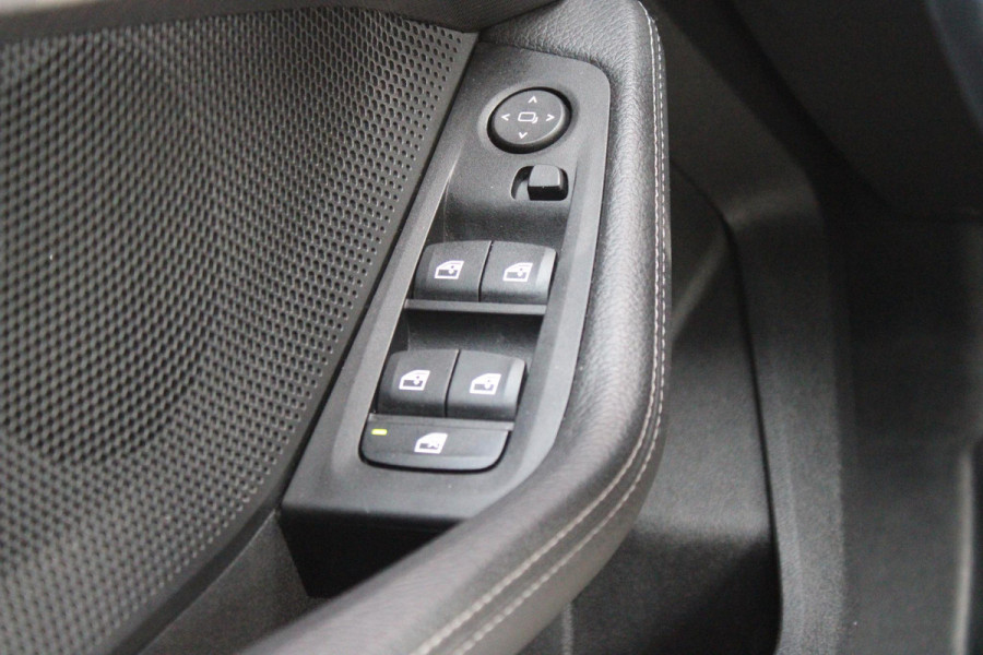 BMW 1-serie 118i 136PK INTRODUCTION EDITION M-SPORT | PANORAMISCH SCHUIF/KANTEL DAK | SHADOW LINE PAKKET | SFEER VERLICHTING | LEDEREN BEKLEDING "DAKOTA GEPERFOREERD" | ACHTERUITRIJ CAMERA | PARKEERSENSOREN VOOR EN ACHTER | ALARM | STOEL VERWARMING | DRAADLOZE APPLE CARPLAY/ANDROID AUTO | LICHTMETALEN VELGEN 17" | LANE ASSIST | DAB+ RADIO | SPORT STOELEN | WARMTE WEREND GLAS  | BMW LIVE COCKPIT PROFESSIONAL |