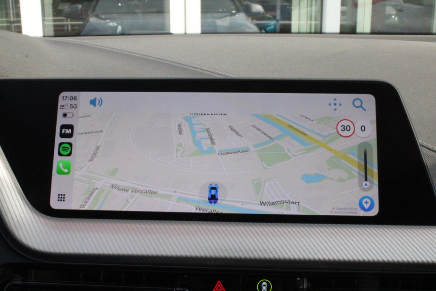 BMW 1-serie 118i 136PK INTRODUCTION EDITION M-SPORT | PANORAMISCH SCHUIF/KANTEL DAK | SHADOW LINE PAKKET | SFEER VERLICHTING | LEDEREN BEKLEDING "DAKOTA GEPERFOREERD" | ACHTERUITRIJ CAMERA | PARKEERSENSOREN VOOR EN ACHTER | ALARM | STOEL VERWARMING | DRAADLOZE APPLE CARPLAY/ANDROID AUTO | LICHTMETALEN VELGEN 17" | LANE ASSIST | DAB+ RADIO | SPORT STOELEN | WARMTE WEREND GLAS  | BMW LIVE COCKPIT PROFESSIONAL |