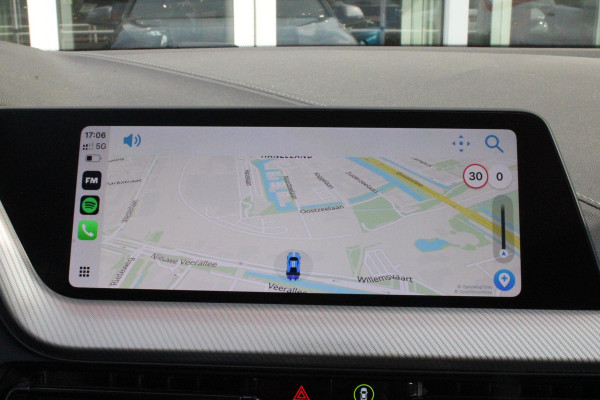 BMW 1-serie 118i 136PK INTRODUCTION EDITION M-SPORT | PANORAMISCH SCHUIF/KANTEL DAK | SHADOW LINE PAKKET | SFEER VERLICHTING | LEDEREN BEKLEDING "DAKOTA GEPERFOREERD" | ACHTERUITRIJ CAMERA | PARKEERSENSOREN VOOR EN ACHTER | ALARM | STOEL VERWARMING | DRAADLOZE APPLE CARPLAY/ANDROID AUTO | LICHTMETALEN VELGEN 17" | LANE ASSIST | DAB+ RADIO | SPORT STOELEN | WARMTE WEREND GLAS  | BMW LIVE COCKPIT PROFESSIONAL |