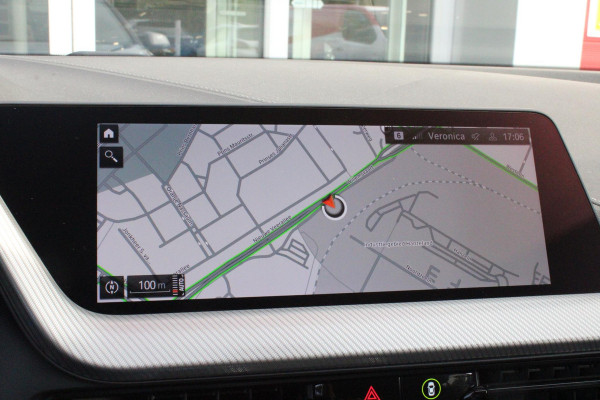 BMW 1-serie 118i 136PK INTRODUCTION EDITION M-SPORT | PANORAMISCH SCHUIF/KANTEL DAK | SHADOW LINE PAKKET | SFEER VERLICHTING | LEDEREN BEKLEDING "DAKOTA GEPERFOREERD" | ACHTERUITRIJ CAMERA | PARKEERSENSOREN VOOR EN ACHTER | ALARM | STOEL VERWARMING | DRAADLOZE APPLE CARPLAY/ANDROID AUTO | LICHTMETALEN VELGEN 17" | LANE ASSIST | DAB+ RADIO | SPORT STOELEN | WARMTE WEREND GLAS  | BMW LIVE COCKPIT PROFESSIONAL |