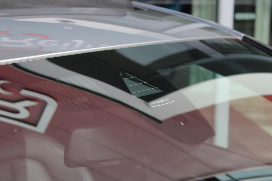 BMW 1-serie 118i 136PK INTRODUCTION EDITION M-SPORT | PANORAMISCH SCHUIF/KANTEL DAK | SHADOW LINE PAKKET | SFEER VERLICHTING | LEDEREN BEKLEDING "DAKOTA GEPERFOREERD" | ACHTERUITRIJ CAMERA | PARKEERSENSOREN VOOR EN ACHTER | ALARM | STOEL VERWARMING | DRAADLOZE APPLE CARPLAY/ANDROID AUTO | LICHTMETALEN VELGEN 17" | LANE ASSIST | DAB+ RADIO | SPORT STOELEN | WARMTE WEREND GLAS  | BMW LIVE COCKPIT PROFESSIONAL |