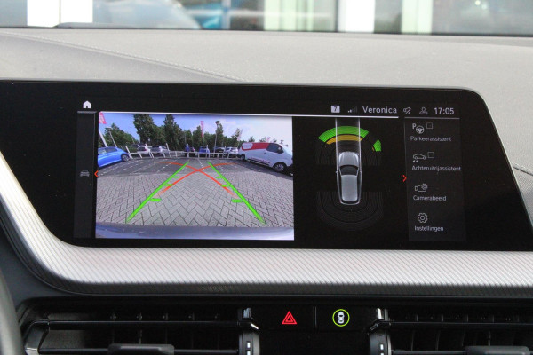 BMW 1-serie 118i 136PK INTRODUCTION EDITION M-SPORT | PANORAMISCH SCHUIF/KANTEL DAK | SHADOW LINE PAKKET | SFEER VERLICHTING | LEDEREN BEKLEDING "DAKOTA GEPERFOREERD" | ACHTERUITRIJ CAMERA | PARKEERSENSOREN VOOR EN ACHTER | ALARM | STOEL VERWARMING | DRAADLOZE APPLE CARPLAY/ANDROID AUTO | LICHTMETALEN VELGEN 17" | LANE ASSIST | DAB+ RADIO | SPORT STOELEN | WARMTE WEREND GLAS  | BMW LIVE COCKPIT PROFESSIONAL |