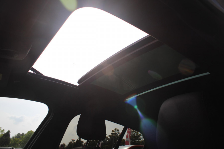 BMW 1-serie 118i 136PK INTRODUCTION EDITION M-SPORT | PANORAMISCH SCHUIF/KANTEL DAK | SHADOW LINE PAKKET | SFEER VERLICHTING | LEDEREN BEKLEDING "DAKOTA GEPERFOREERD" | ACHTERUITRIJ CAMERA | PARKEERSENSOREN VOOR EN ACHTER | ALARM | STOEL VERWARMING | DRAADLOZE APPLE CARPLAY/ANDROID AUTO | LICHTMETALEN VELGEN 17" | LANE ASSIST | DAB+ RADIO | SPORT STOELEN | WARMTE WEREND GLAS  | BMW LIVE COCKPIT PROFESSIONAL |