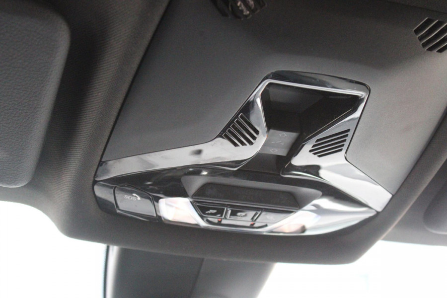 BMW 1-serie 118i 136PK INTRODUCTION EDITION M-SPORT | PANORAMISCH SCHUIF/KANTEL DAK | SHADOW LINE PAKKET | SFEER VERLICHTING | LEDEREN BEKLEDING "DAKOTA GEPERFOREERD" | ACHTERUITRIJ CAMERA | PARKEERSENSOREN VOOR EN ACHTER | ALARM | STOEL VERWARMING | DRAADLOZE APPLE CARPLAY/ANDROID AUTO | LICHTMETALEN VELGEN 17" | LANE ASSIST | DAB+ RADIO | SPORT STOELEN | WARMTE WEREND GLAS  | BMW LIVE COCKPIT PROFESSIONAL |