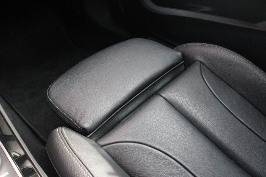 BMW 1-serie 118i 136PK INTRODUCTION EDITION M-SPORT | PANORAMISCH SCHUIF/KANTEL DAK | SHADOW LINE PAKKET | SFEER VERLICHTING | LEDEREN BEKLEDING "DAKOTA GEPERFOREERD" | ACHTERUITRIJ CAMERA | PARKEERSENSOREN VOOR EN ACHTER | ALARM | STOEL VERWARMING | DRAADLOZE APPLE CARPLAY/ANDROID AUTO | LICHTMETALEN VELGEN 17" | LANE ASSIST | DAB+ RADIO | SPORT STOELEN | WARMTE WEREND GLAS  | BMW LIVE COCKPIT PROFESSIONAL |