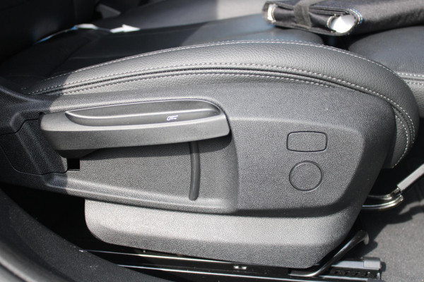 BMW 1-serie 118i 136PK INTRODUCTION EDITION M-SPORT | PANORAMISCH SCHUIF/KANTEL DAK | SHADOW LINE PAKKET | SFEER VERLICHTING | LEDEREN BEKLEDING "DAKOTA GEPERFOREERD" | ACHTERUITRIJ CAMERA | PARKEERSENSOREN VOOR EN ACHTER | ALARM | STOEL VERWARMING | DRAADLOZE APPLE CARPLAY/ANDROID AUTO | LICHTMETALEN VELGEN 17" | LANE ASSIST | DAB+ RADIO | SPORT STOELEN | WARMTE WEREND GLAS  | BMW LIVE COCKPIT PROFESSIONAL |