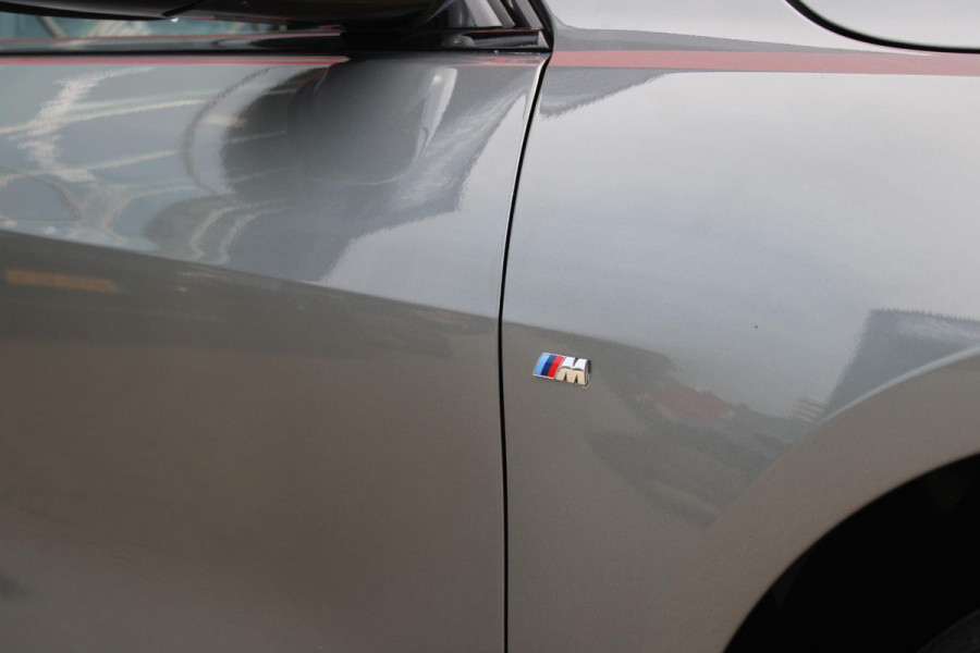 BMW 1-serie 118i 136PK INTRODUCTION EDITION M-SPORT | PANORAMISCH SCHUIF/KANTEL DAK | SHADOW LINE PAKKET | SFEER VERLICHTING | LEDEREN BEKLEDING "DAKOTA GEPERFOREERD" | ACHTERUITRIJ CAMERA | PARKEERSENSOREN VOOR EN ACHTER | ALARM | STOEL VERWARMING | DRAADLOZE APPLE CARPLAY/ANDROID AUTO | LICHTMETALEN VELGEN 17" | LANE ASSIST | DAB+ RADIO | SPORT STOELEN | WARMTE WEREND GLAS  | BMW LIVE COCKPIT PROFESSIONAL |