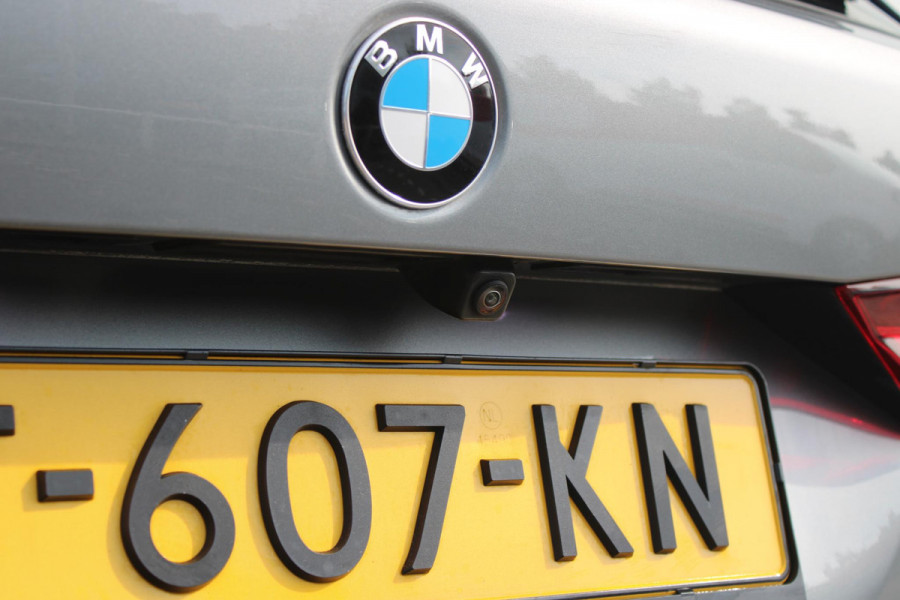 BMW 1-serie 118i 136PK INTRODUCTION EDITION M-SPORT | PANORAMISCH SCHUIF/KANTEL DAK | SHADOW LINE PAKKET | SFEER VERLICHTING | LEDEREN BEKLEDING "DAKOTA GEPERFOREERD" | ACHTERUITRIJ CAMERA | PARKEERSENSOREN VOOR EN ACHTER | ALARM | STOEL VERWARMING | DRAADLOZE APPLE CARPLAY/ANDROID AUTO | LICHTMETALEN VELGEN 17" | LANE ASSIST | DAB+ RADIO | SPORT STOELEN | WARMTE WEREND GLAS  | BMW LIVE COCKPIT PROFESSIONAL |