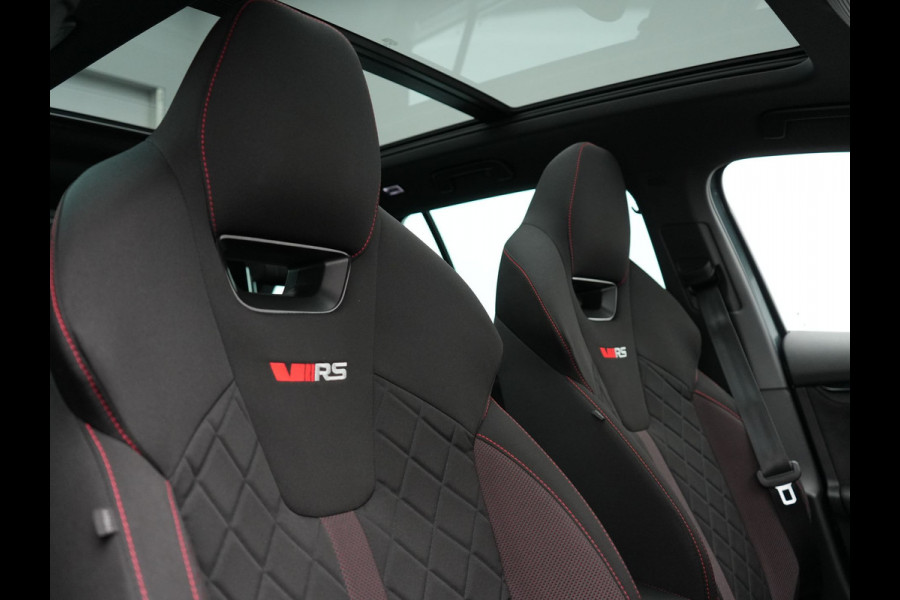 Škoda Octavia Combi 1.4 TSI RS iV Plug In Hybrid 245pk PHEV | Panodak | Apple Carplay | Sportstoelen Verwarmd | 18"L.M | Stuur Verwarmd | Navigatie | Keyless | Virtual | Sfeerverlichting | Cruise Control | DAB |