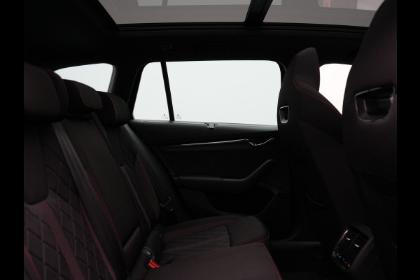 Škoda Octavia Combi 1.4 TSI RS iV Plug In Hybrid 245pk PHEV | Panodak | Apple Carplay | Sportstoelen Verwarmd | 18"L.M | Stuur Verwarmd | Navigatie | Keyless | Virtual | Sfeerverlichting | Cruise Control | DAB |