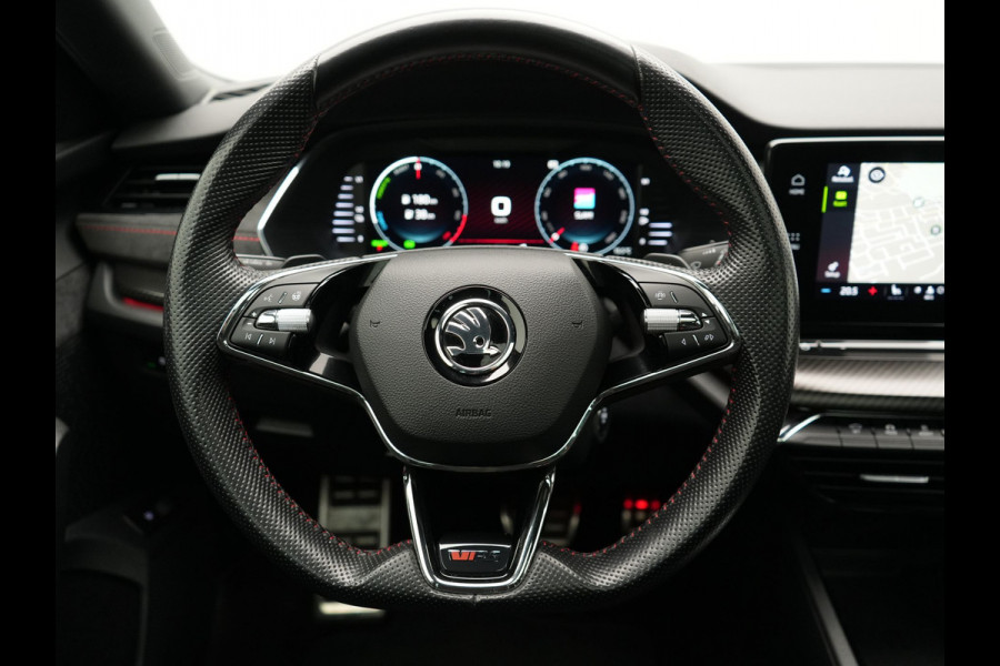 Škoda Octavia Combi 1.4 TSI RS iV Plug In Hybrid 245pk PHEV | Panodak | Apple Carplay | Sportstoelen Verwarmd | 18"L.M | Stuur Verwarmd | Navigatie | Keyless | Virtual | Sfeerverlichting | Cruise Control | DAB |