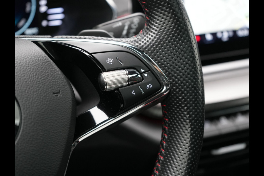 Škoda Octavia Combi 1.4 TSI RS iV Plug In Hybrid 245pk PHEV | Panodak | Apple Carplay | Sportstoelen Verwarmd | 18"L.M | Stuur Verwarmd | Navigatie | Keyless | Virtual | Sfeerverlichting | Cruise Control | DAB |