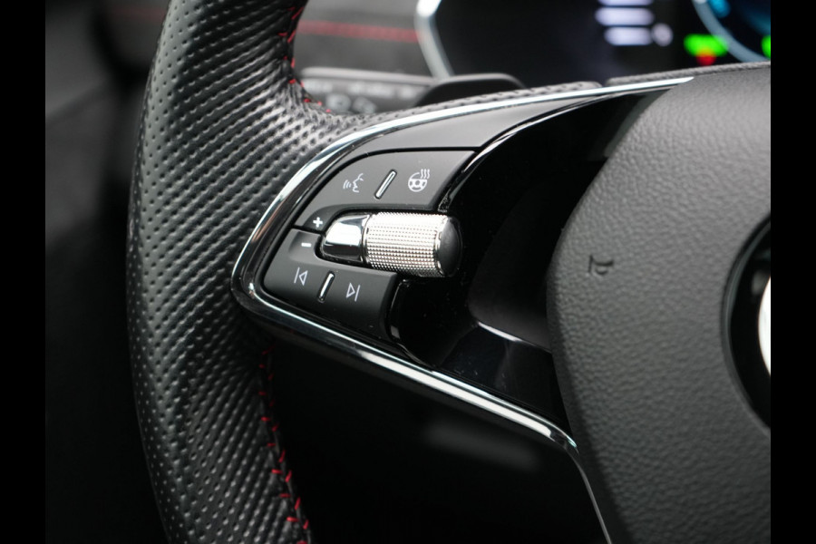 Škoda Octavia Combi 1.4 TSI RS iV Plug In Hybrid 245pk PHEV | Panodak | Apple Carplay | Sportstoelen Verwarmd | 18"L.M | Stuur Verwarmd | Navigatie | Keyless | Virtual | Sfeerverlichting | Cruise Control | DAB |