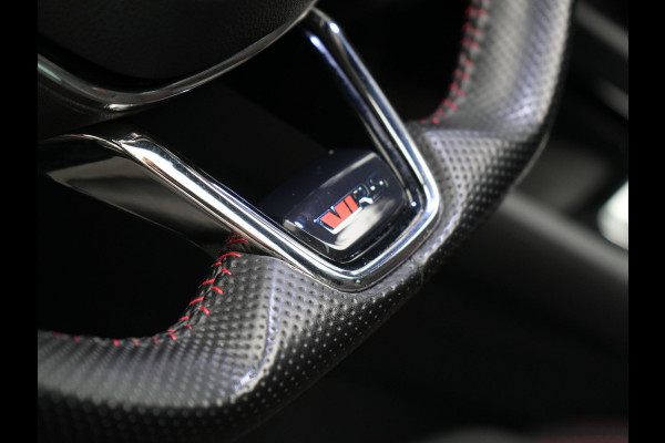 Škoda Octavia Combi 1.4 TSI RS iV Plug In Hybrid 245pk PHEV | Panodak | Apple Carplay | Sportstoelen Verwarmd | 18"L.M | Stuur Verwarmd | Navigatie | Keyless | Virtual | Sfeerverlichting | Cruise Control | DAB |