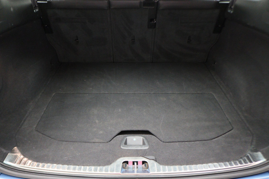 Volvo XC60 2.0 D4 FWD R-Design