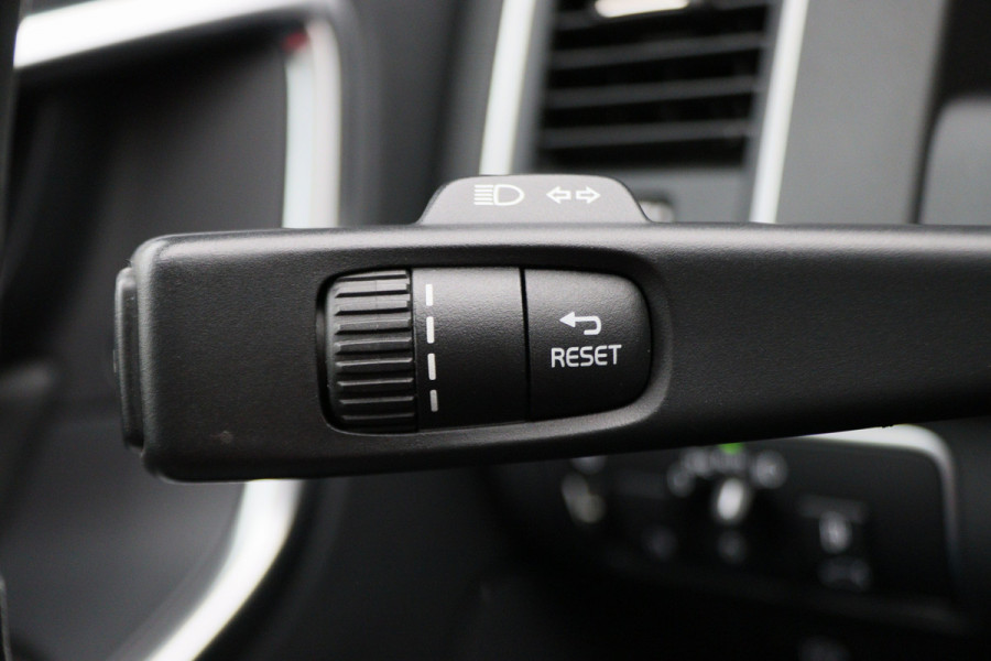 Volvo XC60 2.0 D4 FWD R-Design