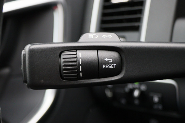 Volvo XC60 2.0 D4 FWD R-Design