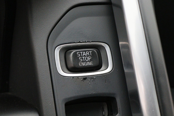 Volvo XC60 2.0 D4 FWD R-Design