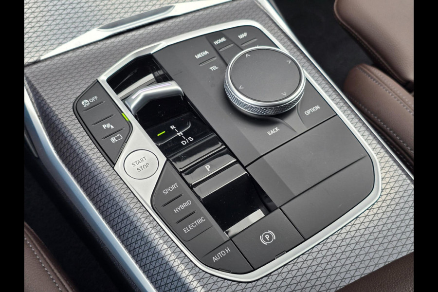 BMW 3 Serie Touring 330e M-Sport Panoramadak/Camera/Carplay/Cruise