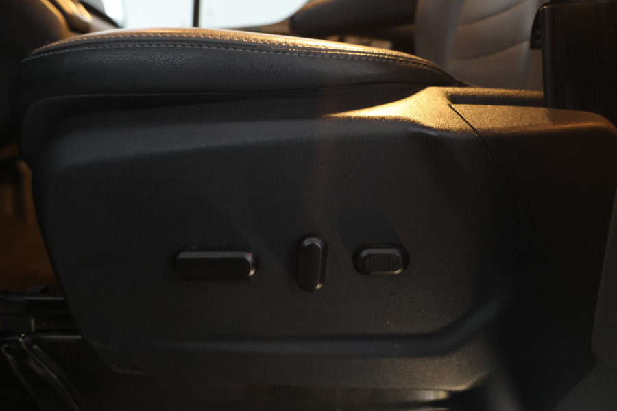 Ford Transit Custom 320 2.0 TDCI L2H1 Limited DC 170Pk, 5 Pers. Leer, 2x schuifdeur